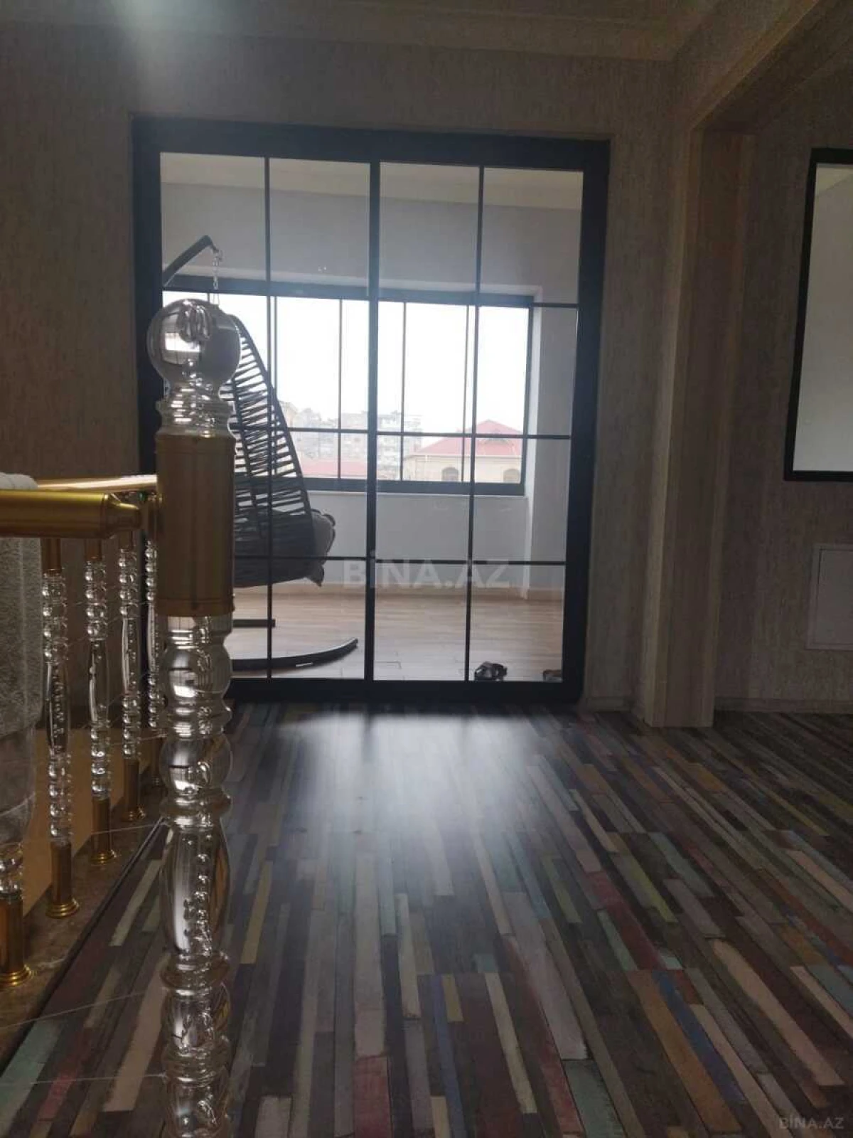 Satılır 10 otaqlı həyət evi 400 m²