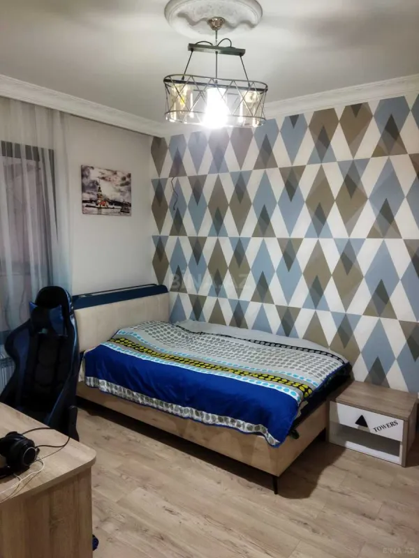 Satılır 10 otaqlı həyət evi 400 m²
