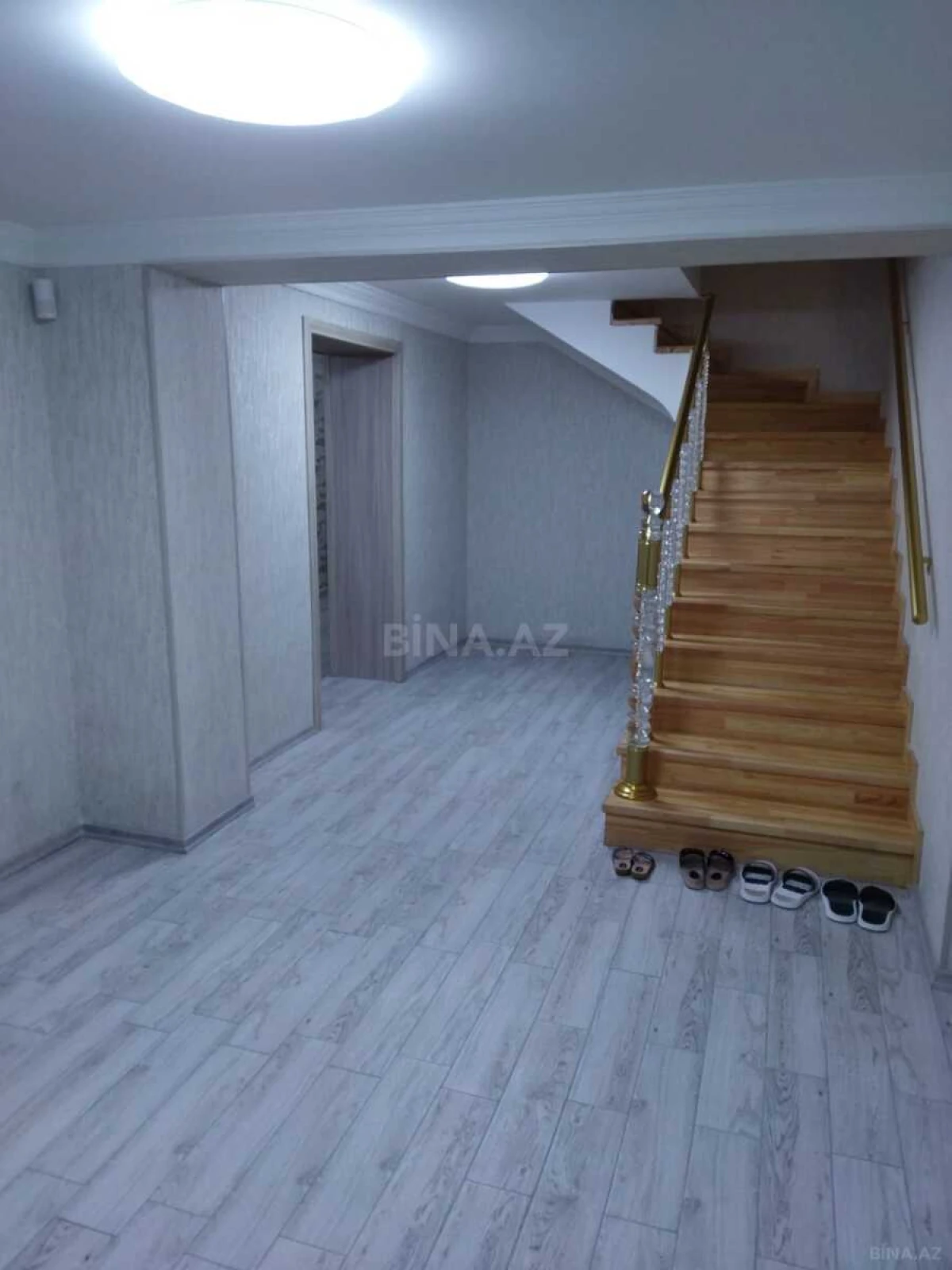 Satılır 10 otaqlı həyət evi 400 m²