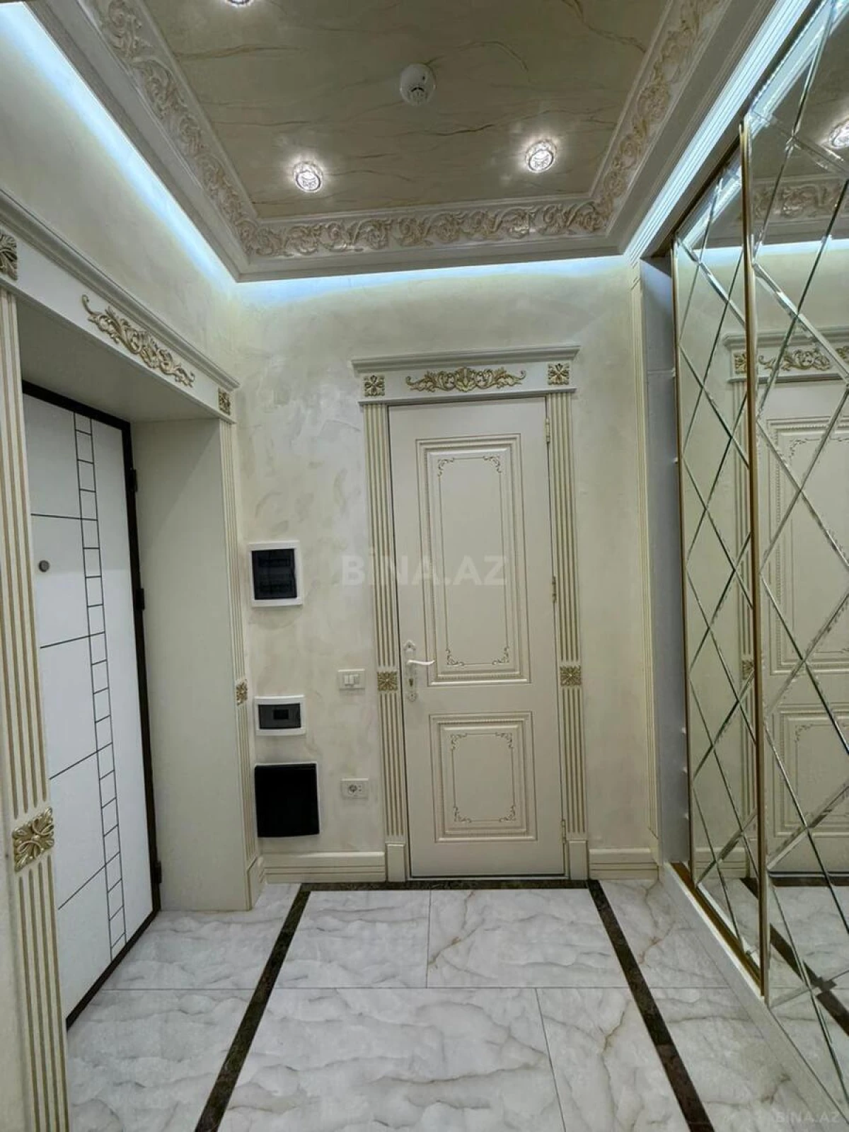 Satılır 3 otaqlı mənzil 148 m²
