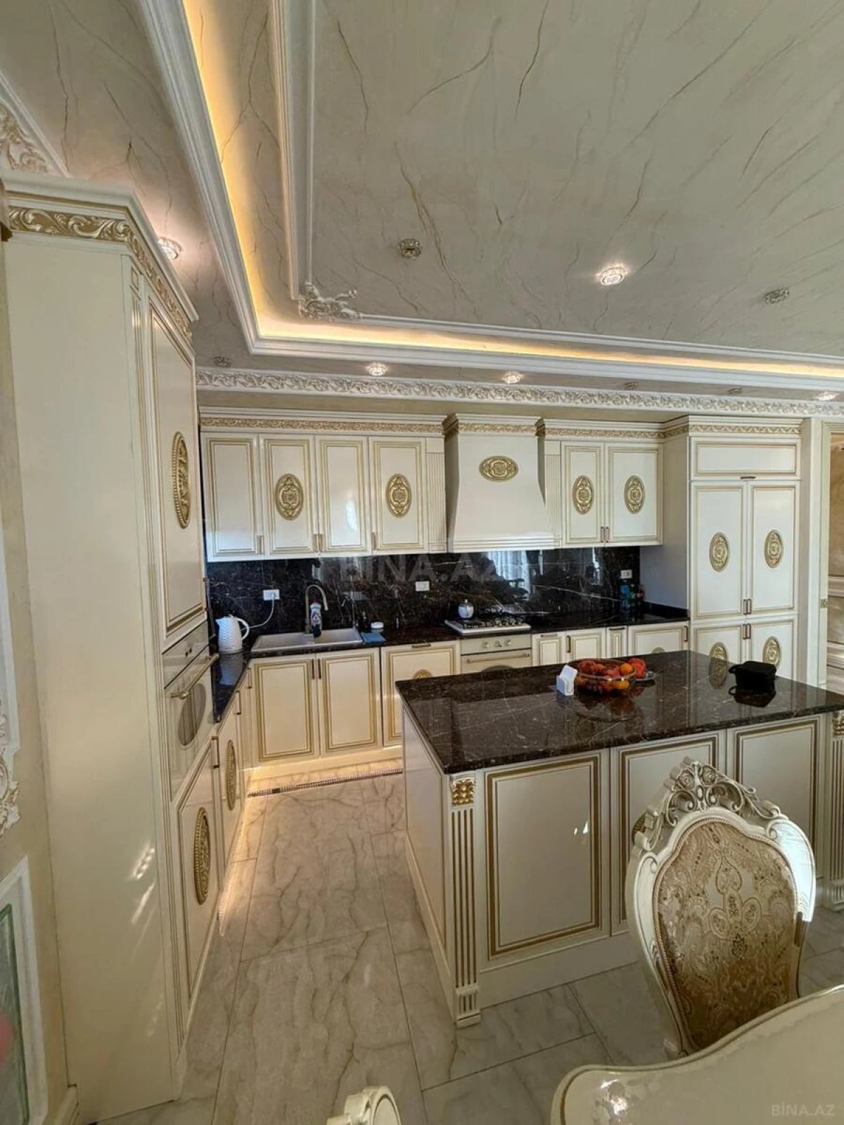 Satılır 3 otaqlı mənzil 148 m²