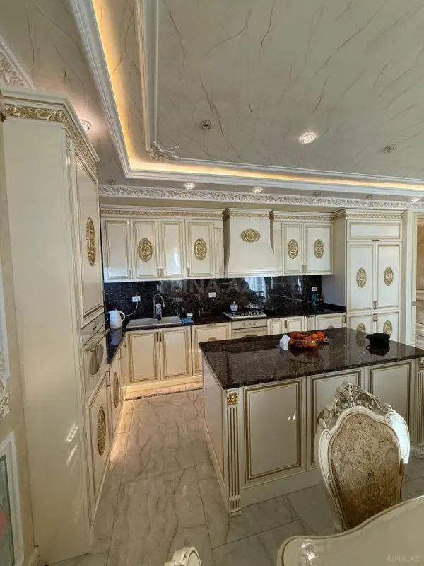 Satılır 3 otaqlı mənzil 148 m²