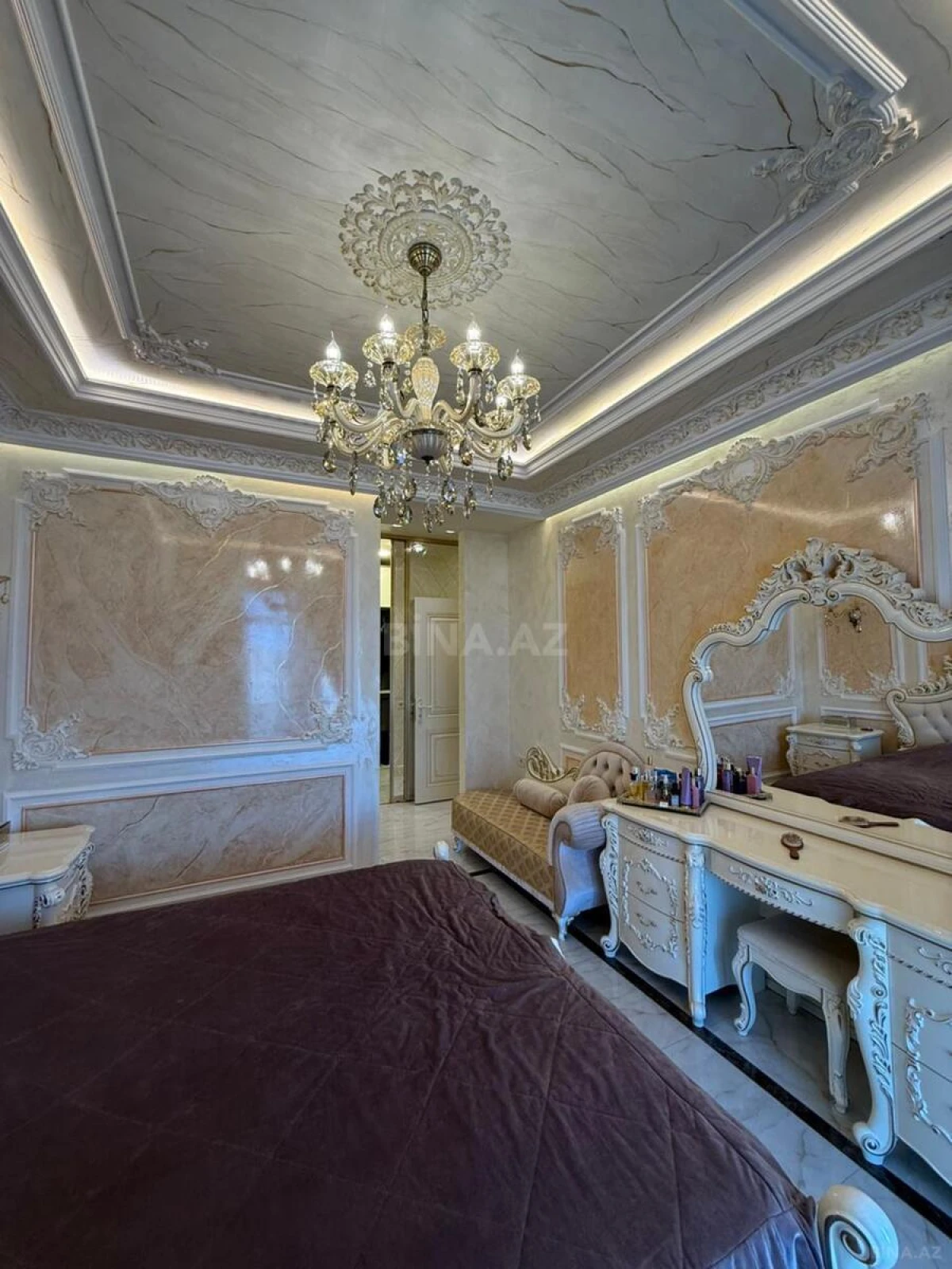 Satılır 3 otaqlı mənzil 148 m²