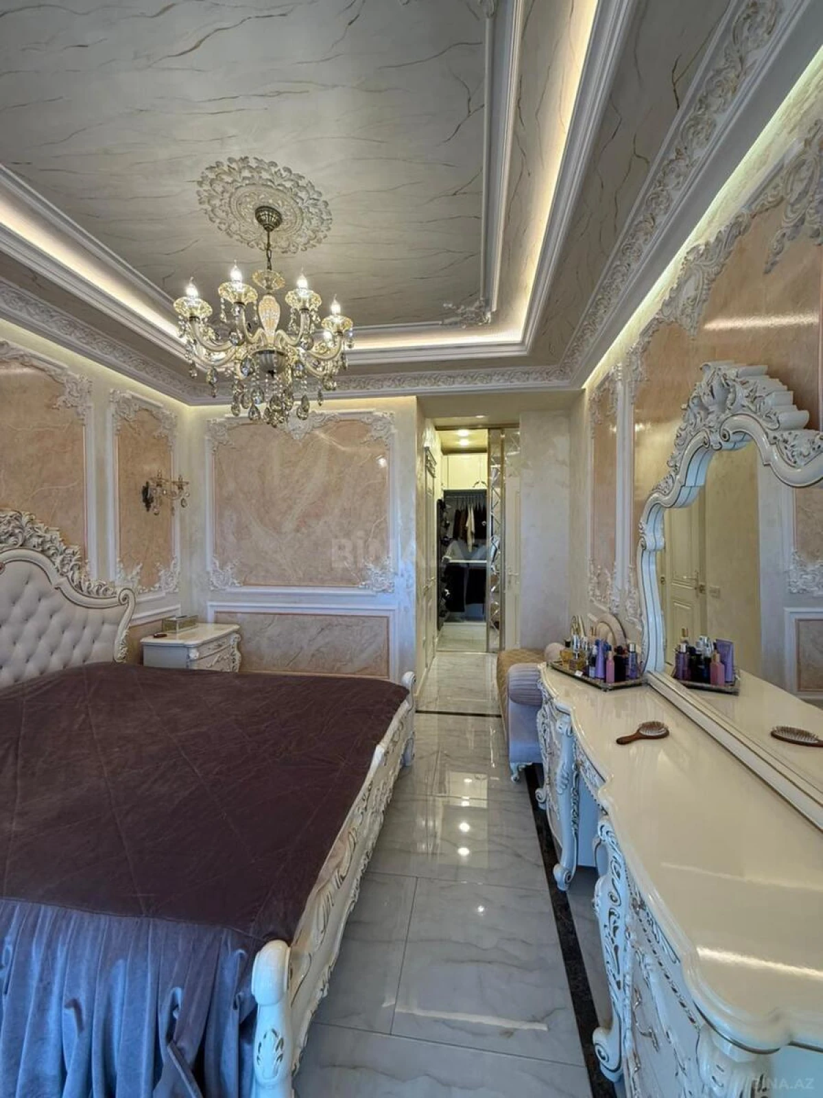 Satılır 3 otaqlı mənzil 148 m²