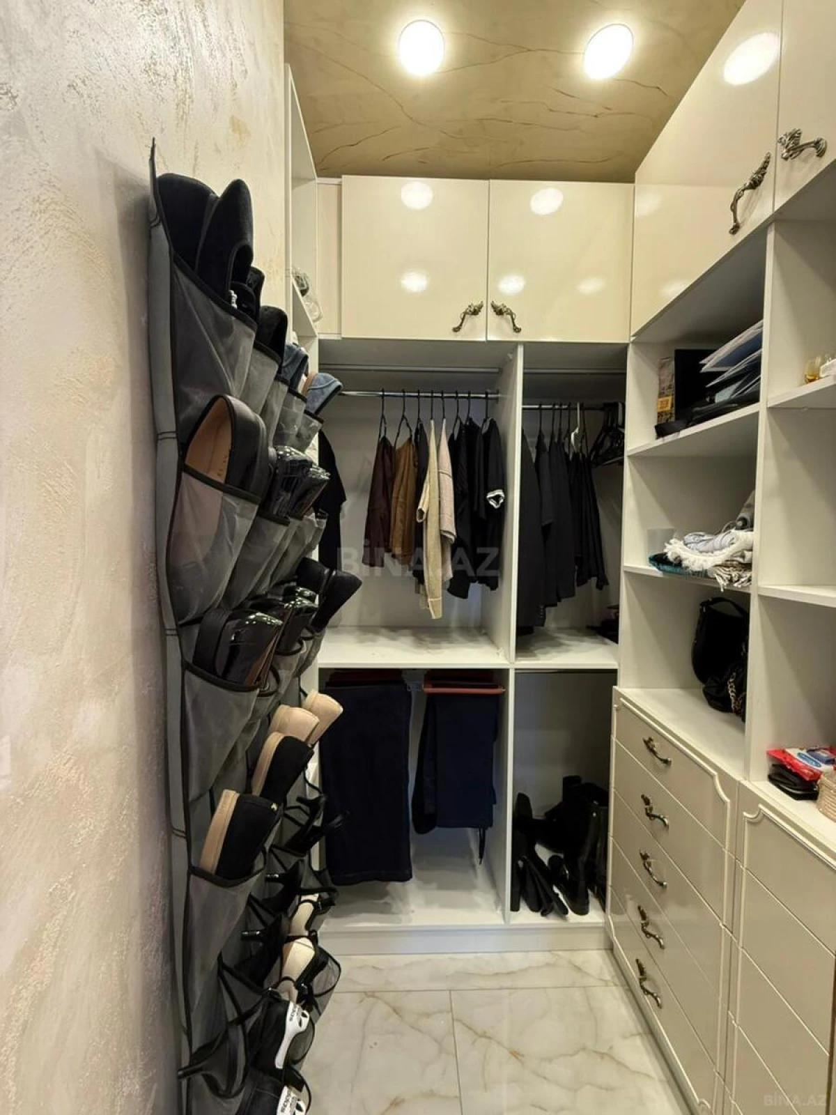 Satılır 3 otaqlı mənzil 148 m²