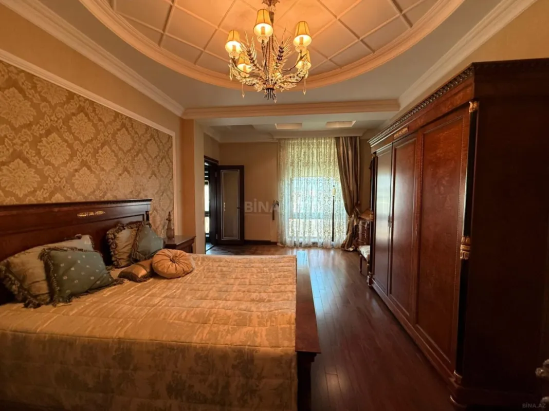 Satılır 4 otaqlı mənzil 200 m²