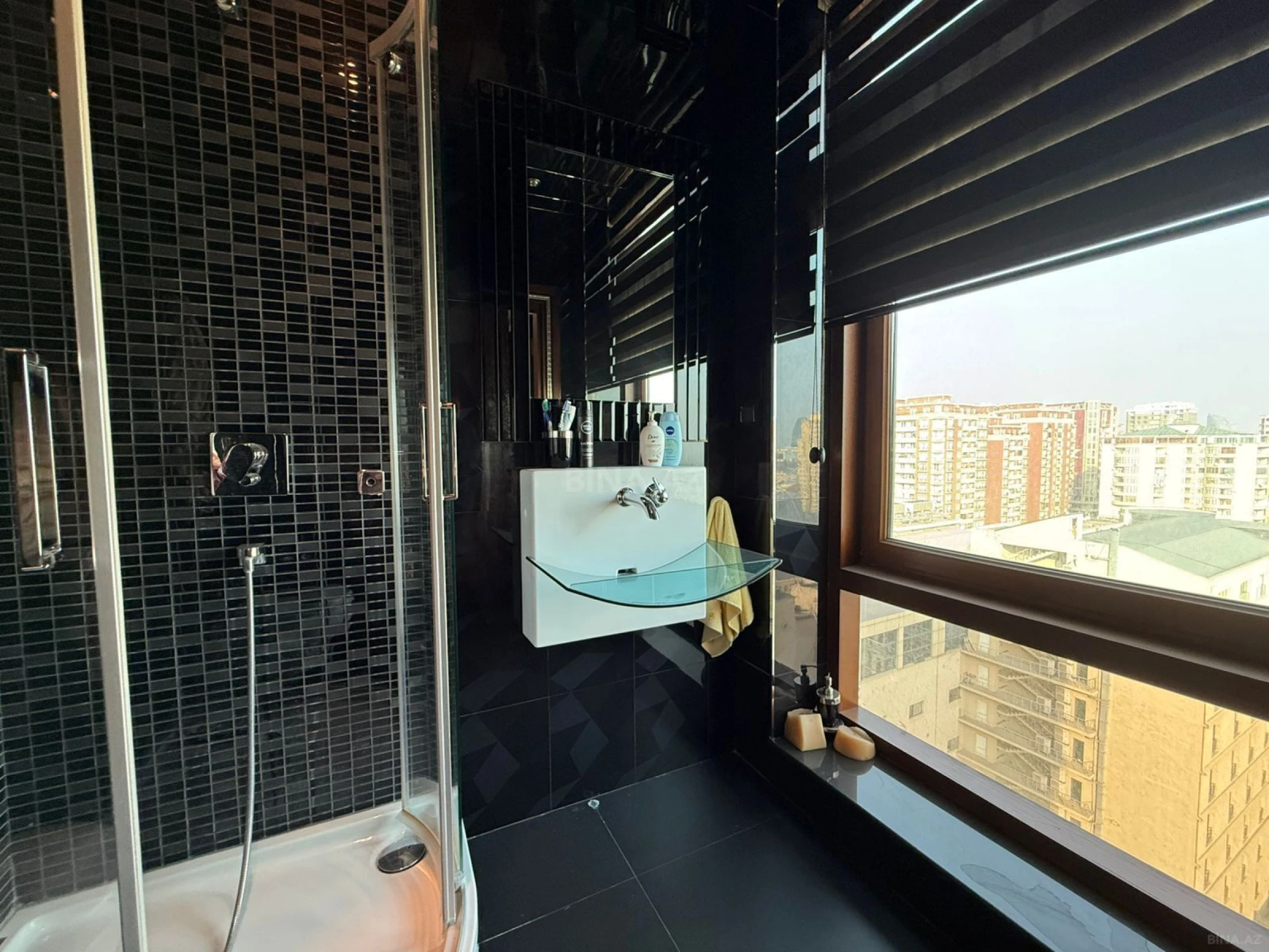 Satılır 4 otaqlı mənzil 200 m²