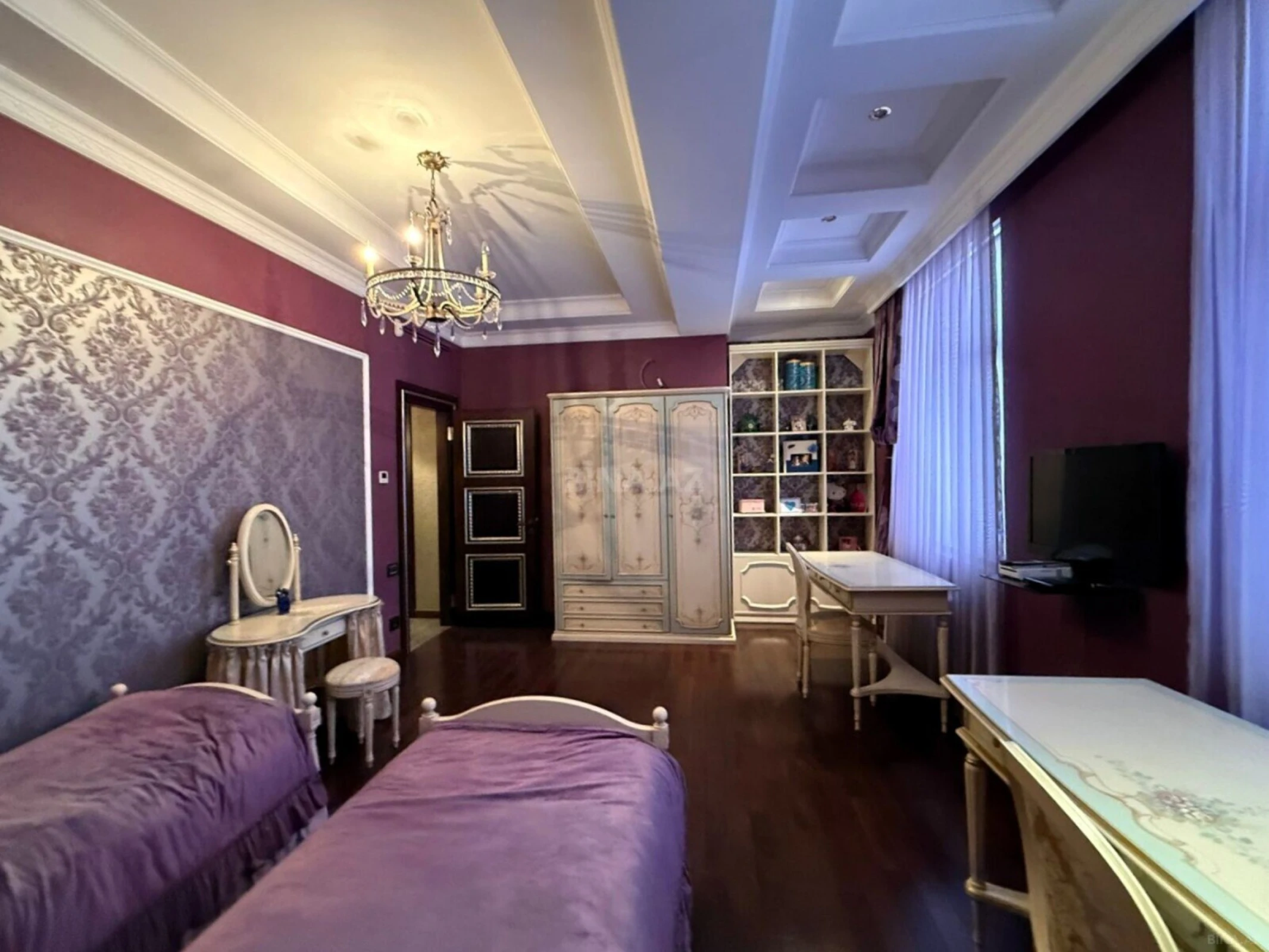 Satılır 4 otaqlı mənzil 200 m²