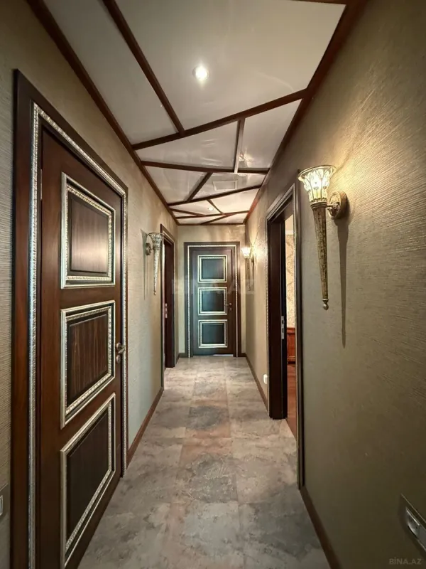 Satılır 4 otaqlı mənzil 200 m²