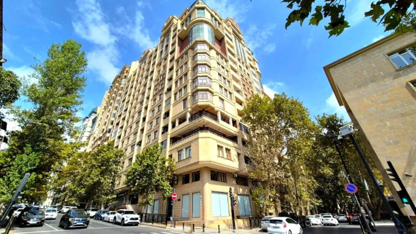 Satılır 4 otaqlı mənzil 200 m²