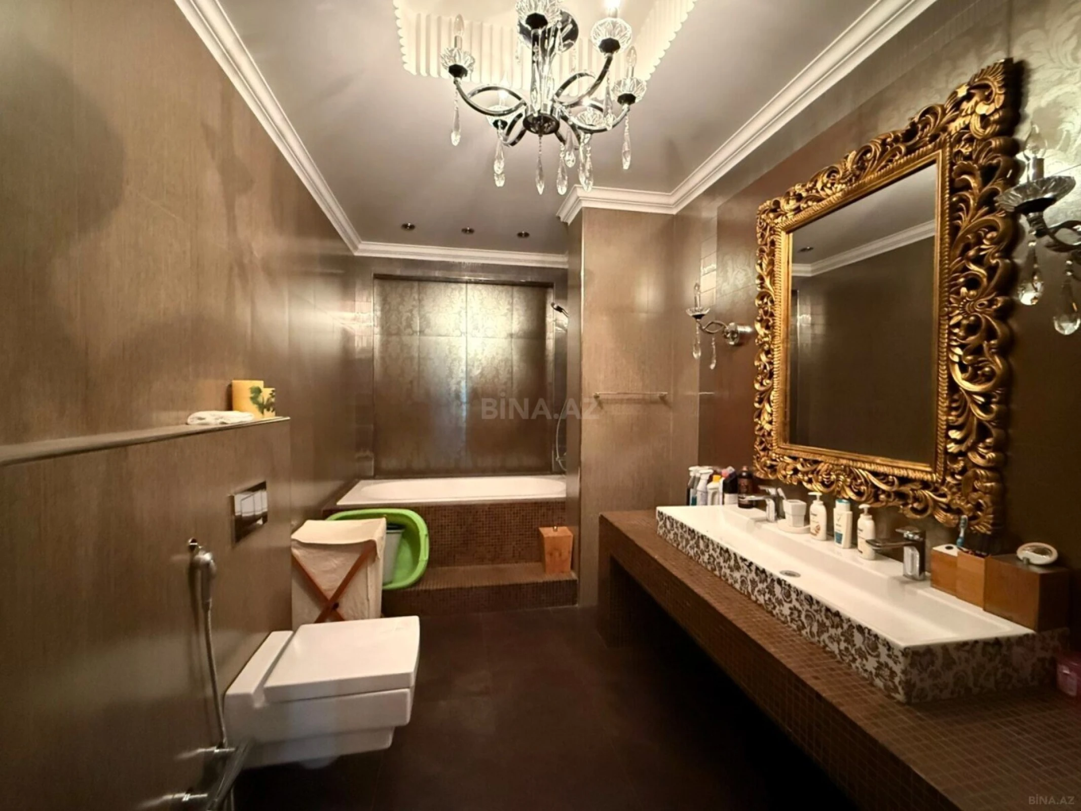 Satılır 4 otaqlı mənzil 200 m²