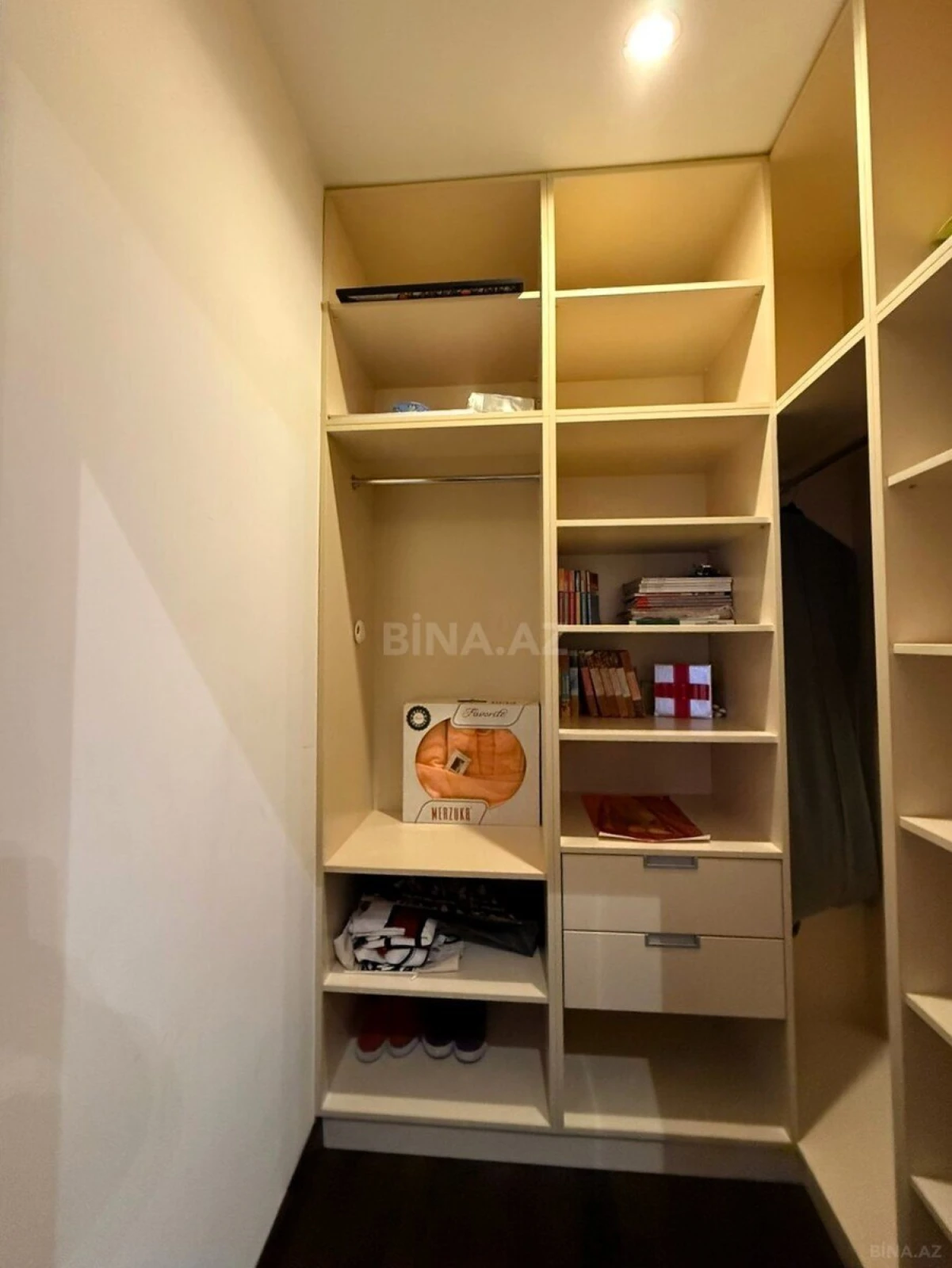 Satılır 4 otaqlı mənzil 200 m²