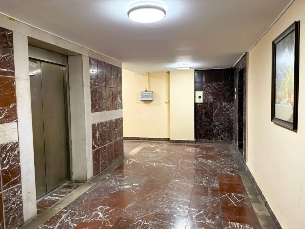 Satılır 4 otaqlı mənzil 200 m²