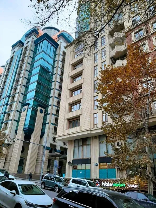 Satılır 4 otaqlı mənzil 200 m²