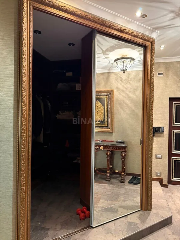 Satılır 4 otaqlı mənzil 200 m²