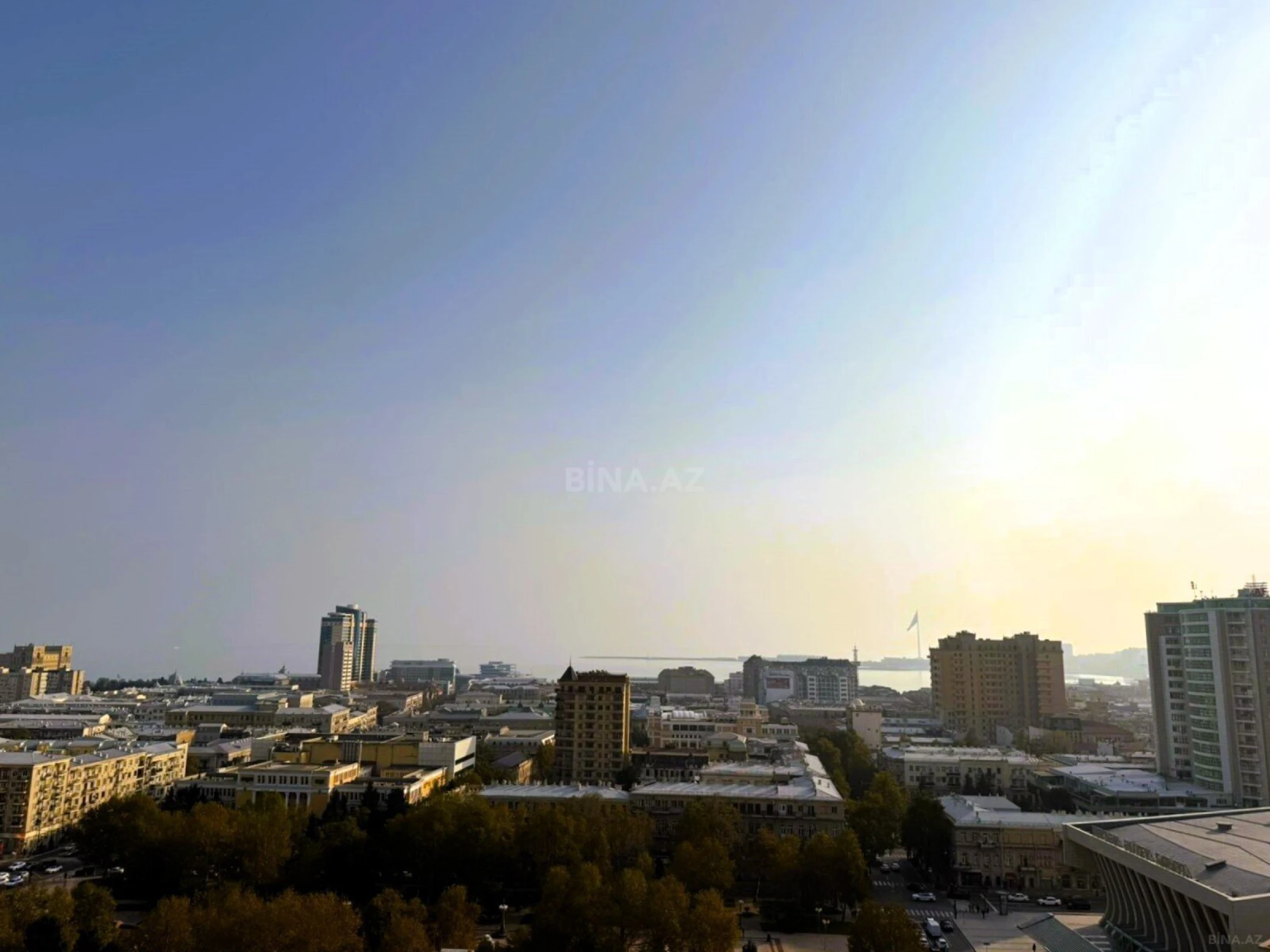 Satılır 4 otaqlı mənzil 200 m²