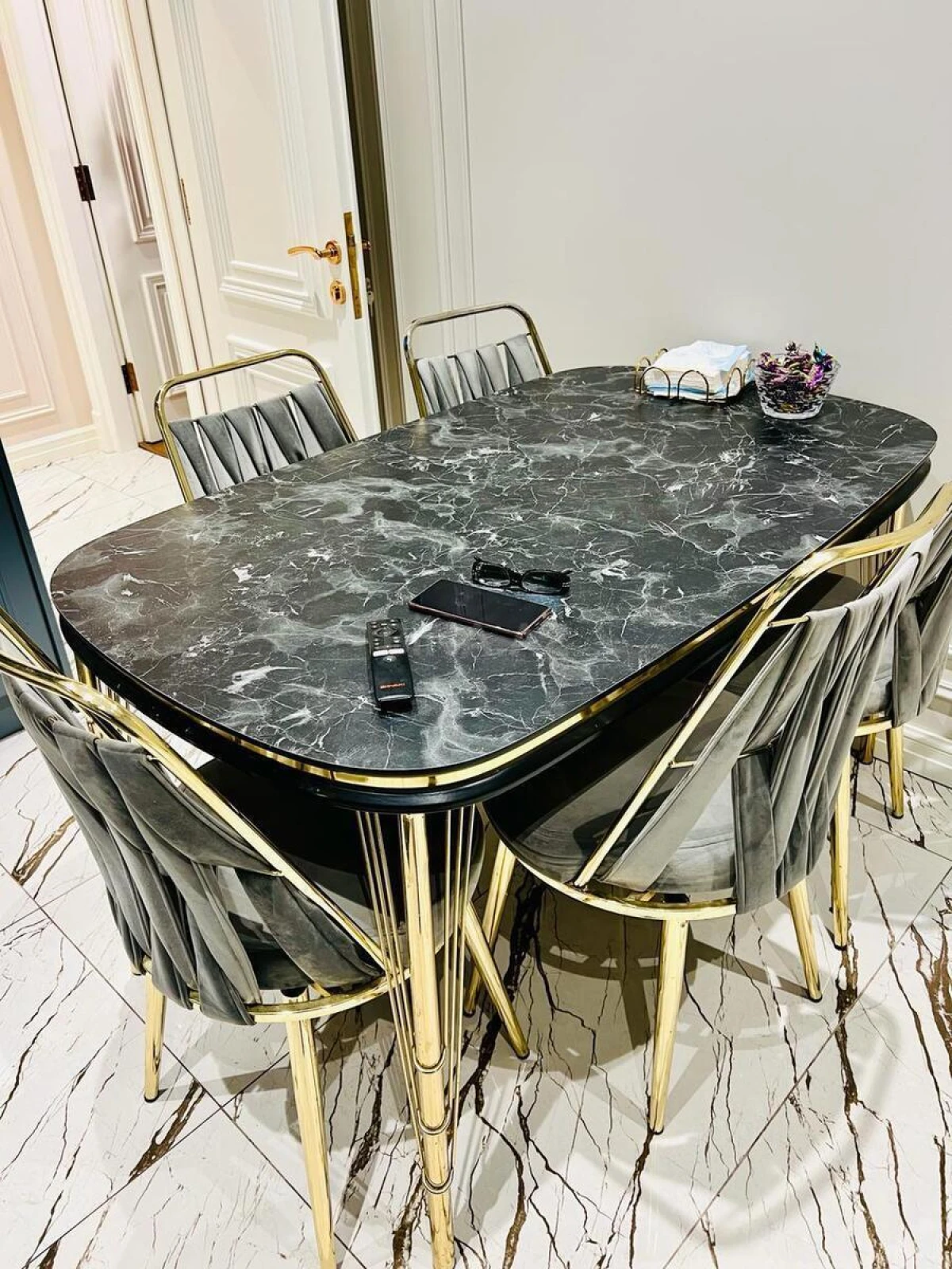 Satılır 4 otaqlı mənzil 143 m²