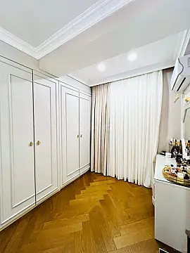 Satılır 4 otaqlı mənzil 143 m²