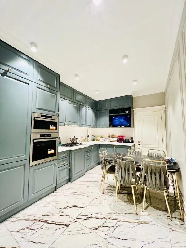 Satılır 4 otaqlı mənzil 143 m²