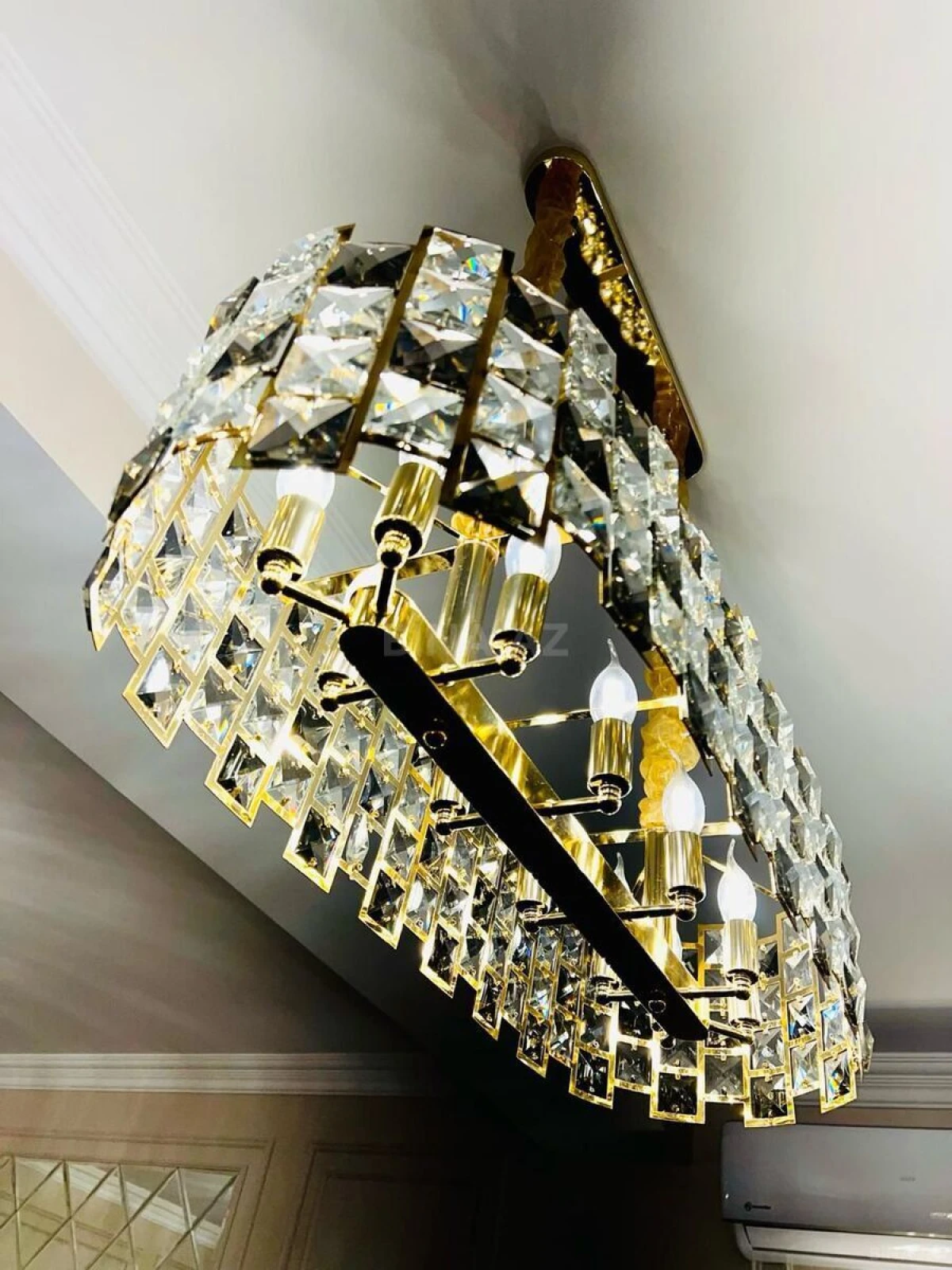 Satılır 4 otaqlı mənzil 143 m²