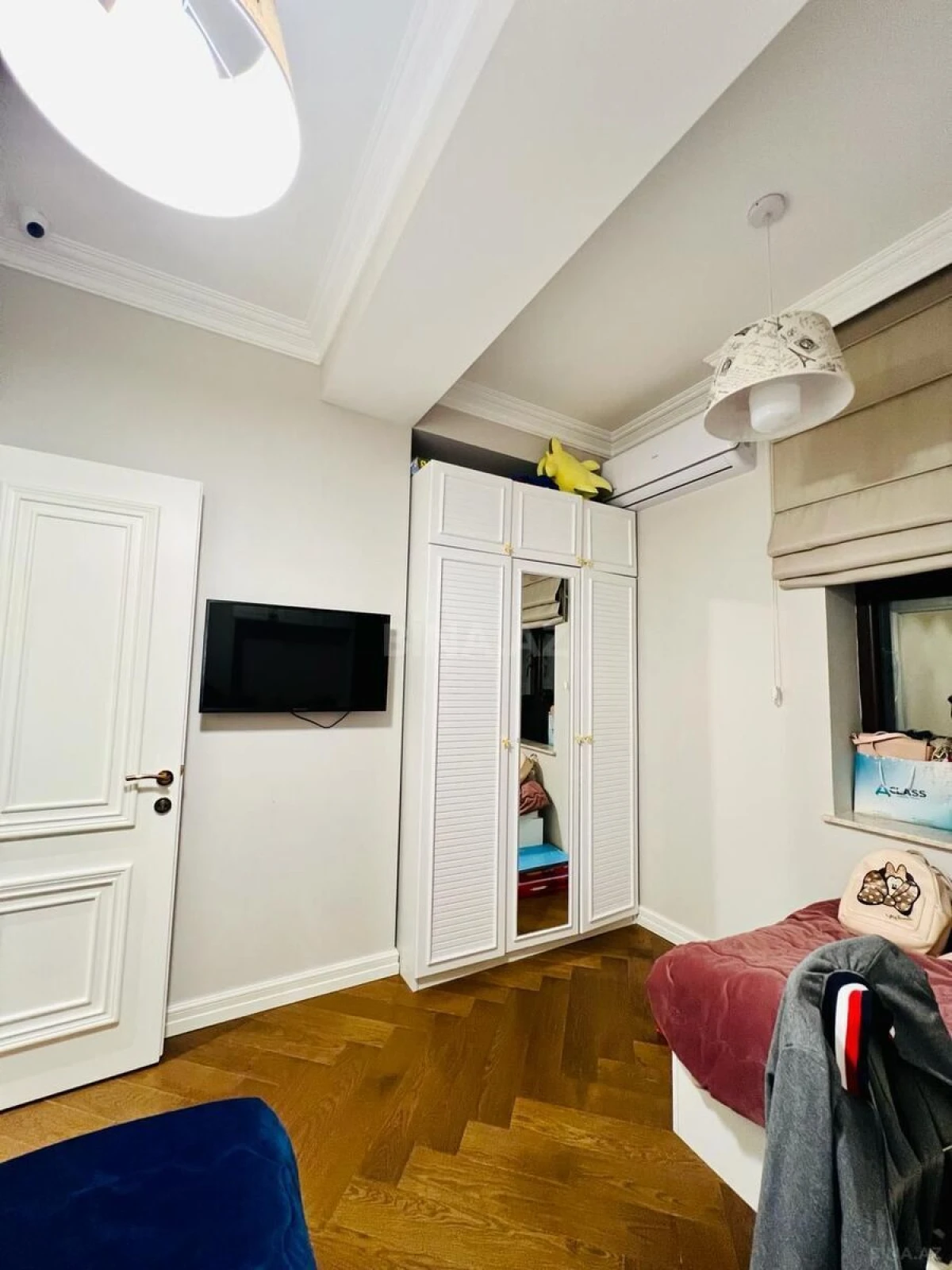 Satılır 4 otaqlı mənzil 143 m²