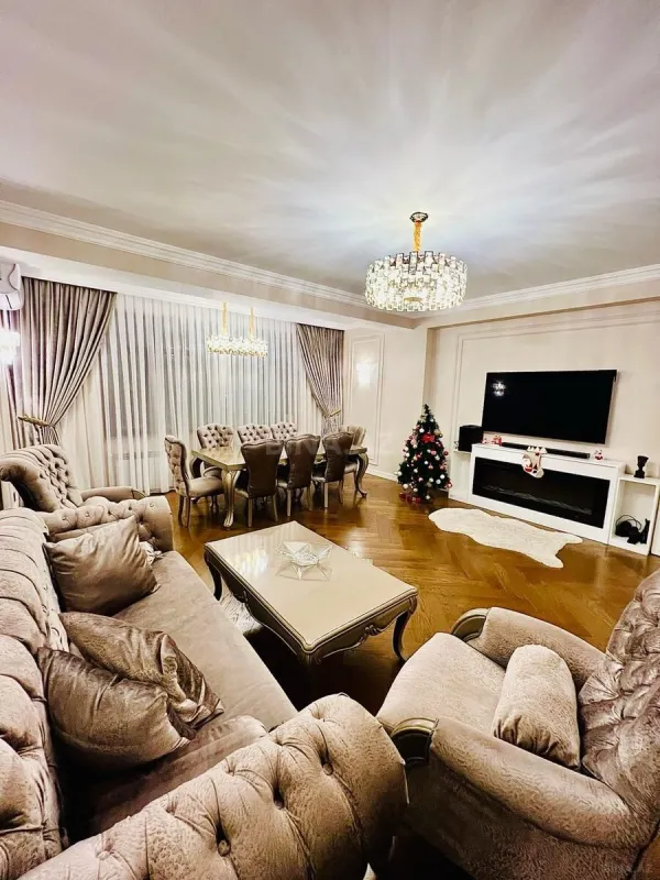 Satılır 4 otaqlı mənzil 143 m²
