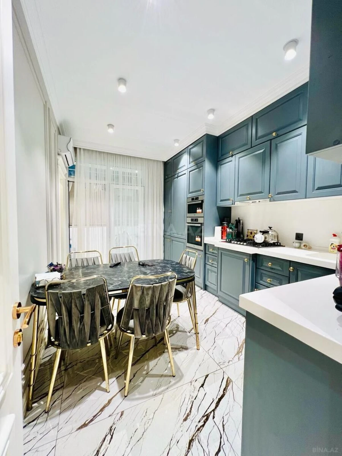 Satılır 4 otaqlı mənzil 143 m²