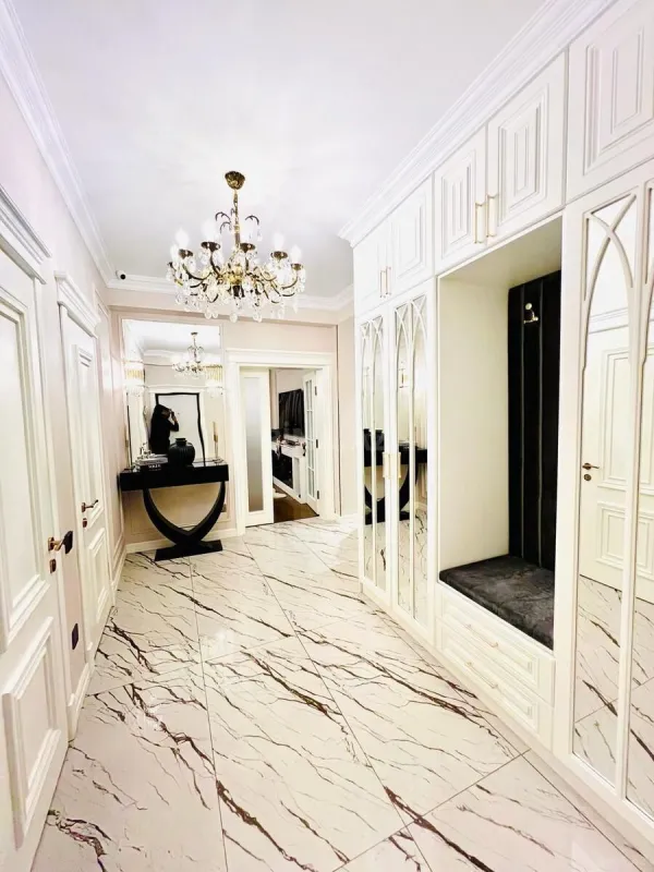 Satılır 4 otaqlı mənzil 143 m²