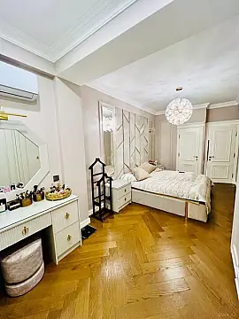 Satılır 4 otaqlı mənzil 143 m²