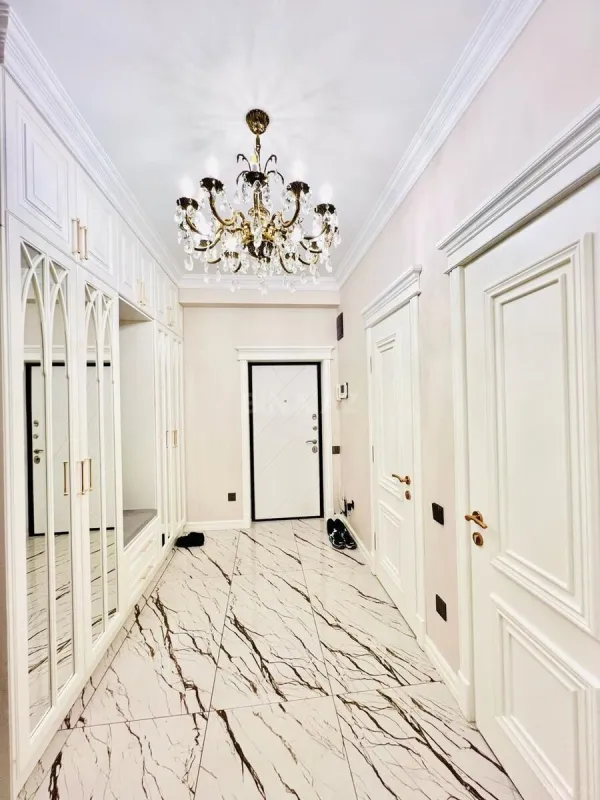 Satılır 4 otaqlı mənzil 143 m²