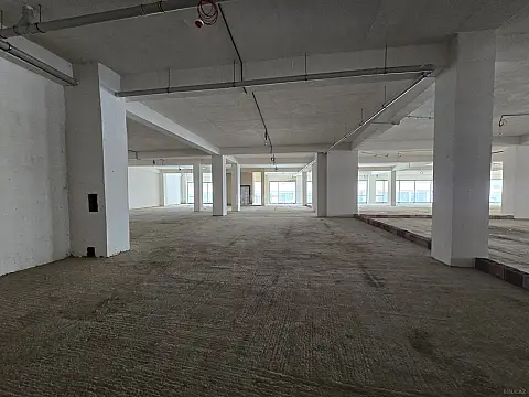 Satılır obyekt 680 m²