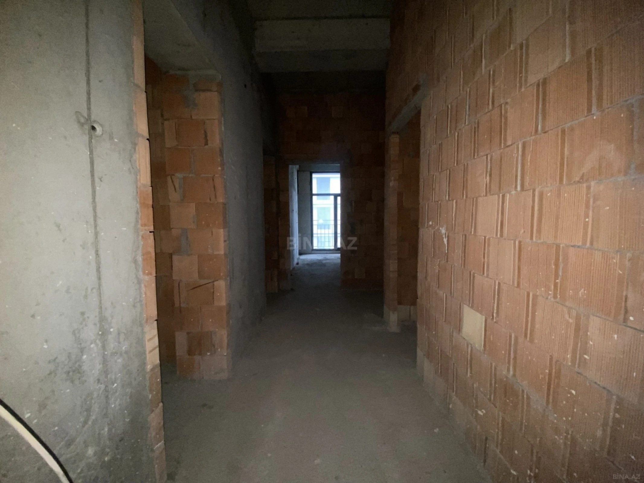 Satılır 2 otaqlı mənzil 76 m²