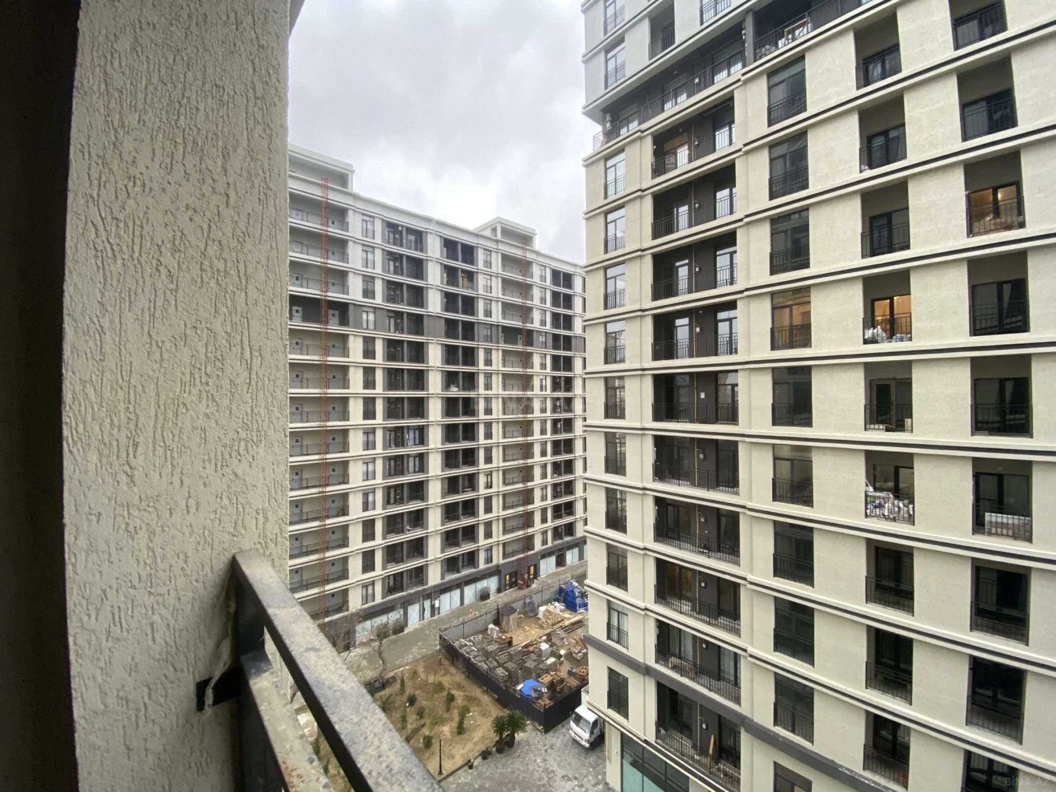 Satılır 2 otaqlı mənzil 76 m²