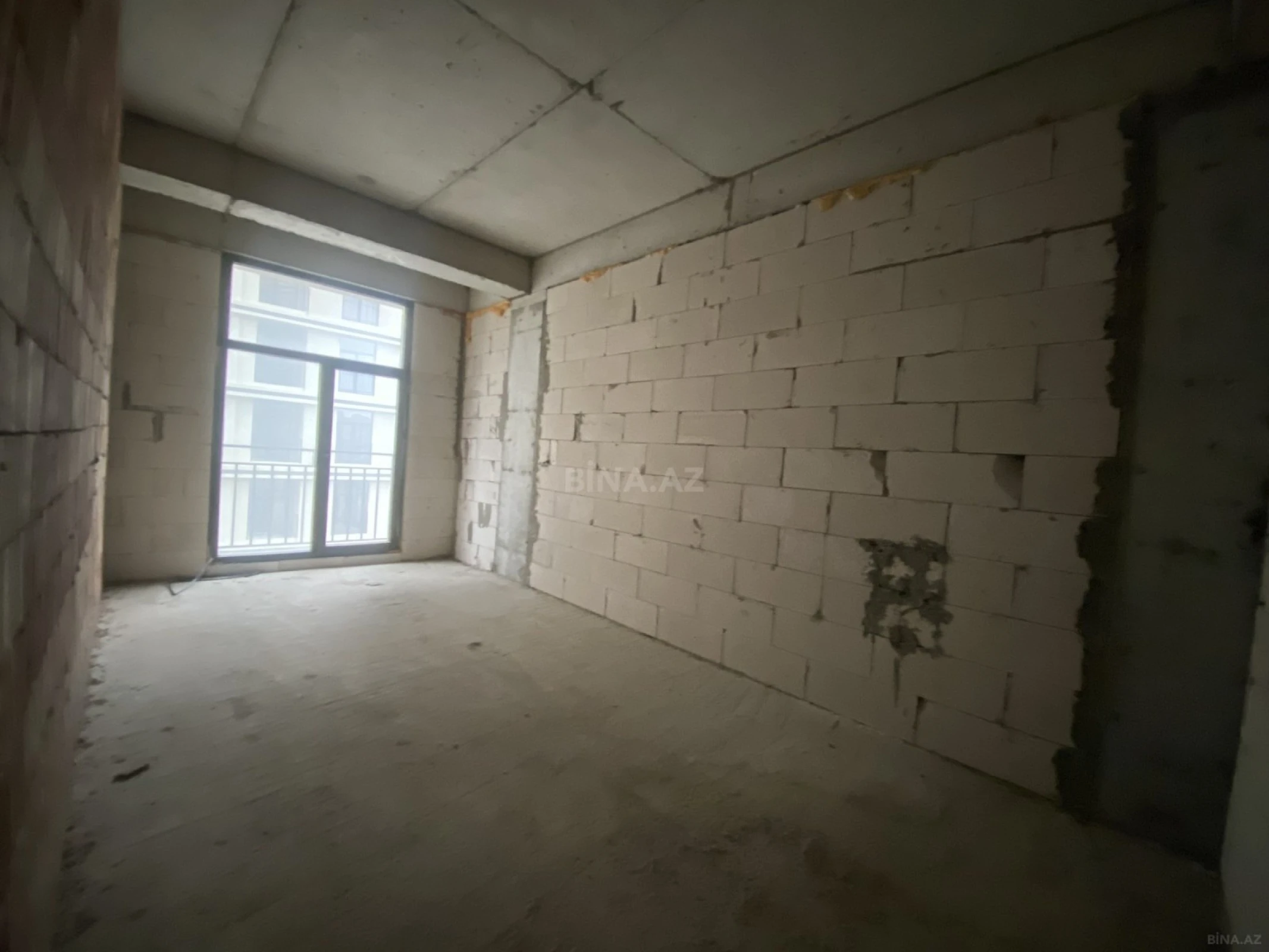 Satılır 2 otaqlı mənzil 76 m²