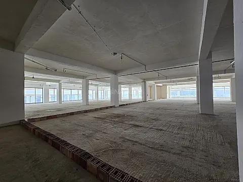 Satılır obyekt 1350 m²