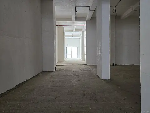 Satılır obyekt 1350 m²