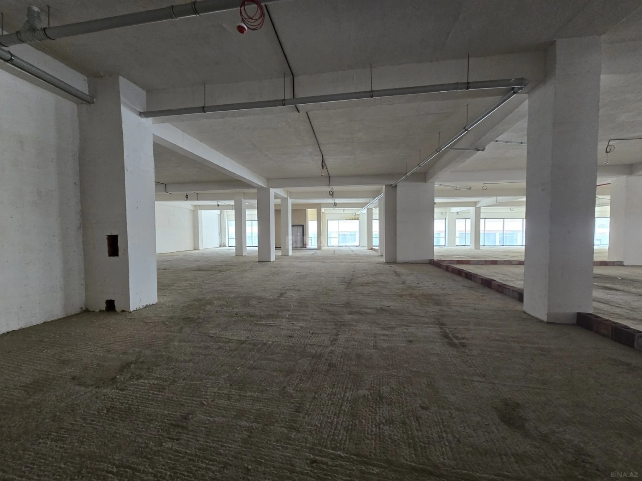Satılır obyekt 1350 m²