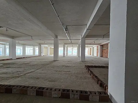 Satılır obyekt 1350 m²