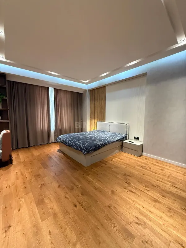 Kirayə verilir 3 otaqlı mənzil 140 m²