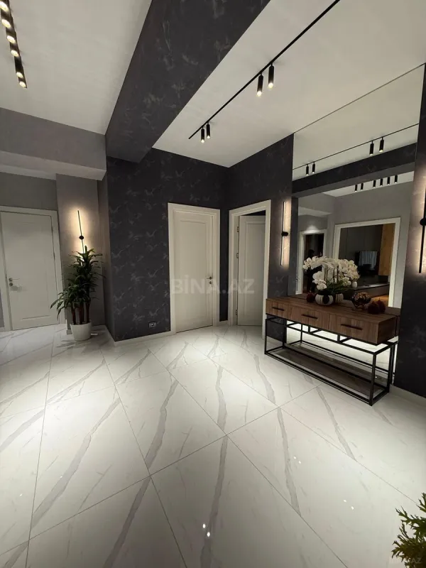 Kirayə verilir 3 otaqlı mənzil 140 m²