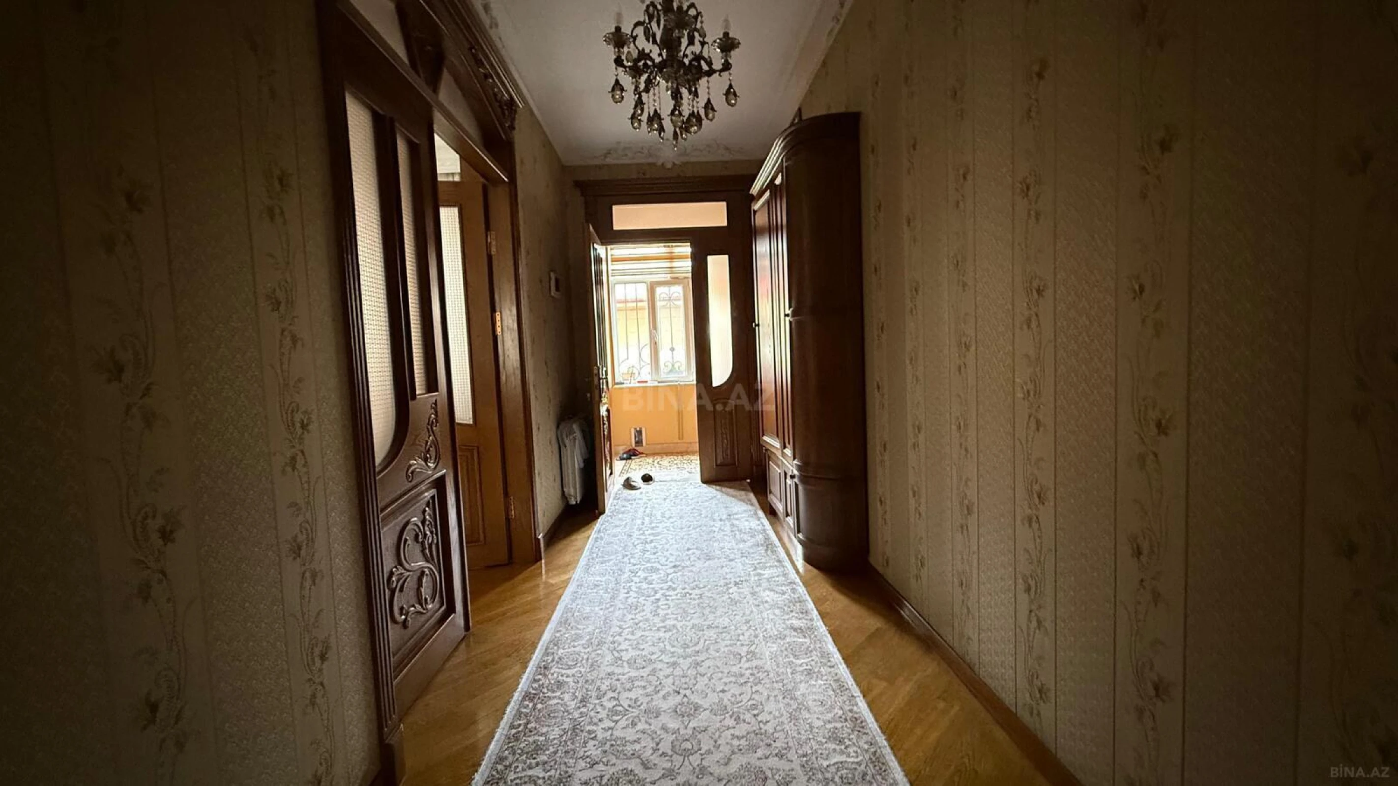 Satılır 8 otaqlı həyət evi 400 m²