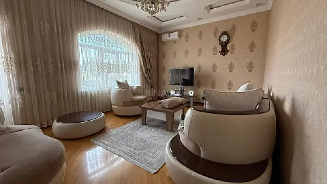 Satılır 8 otaqlı həyət evi 400 m² — Bakı, Qaraçuxur 8 otaq 400.00 m²