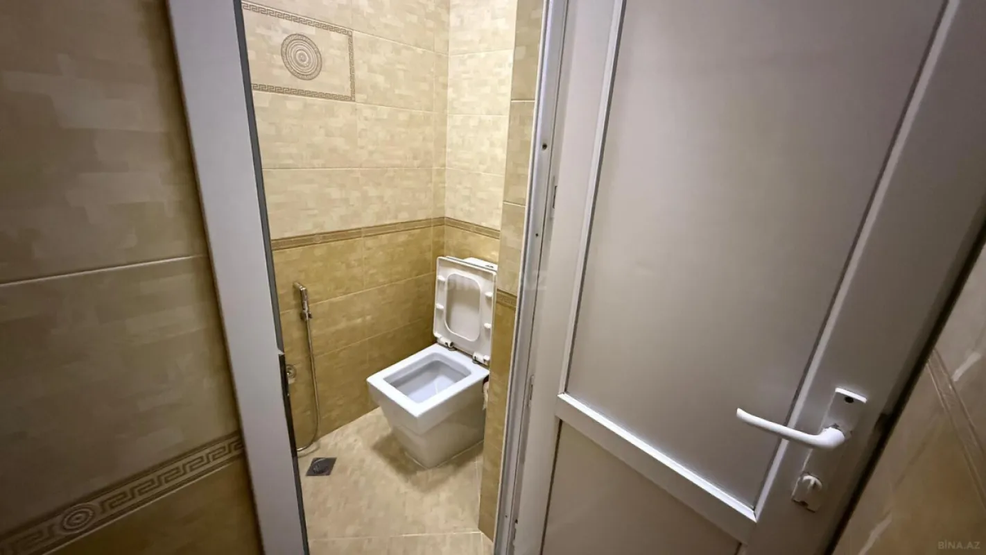 Satılır 8 otaqlı həyət evi 400 m²