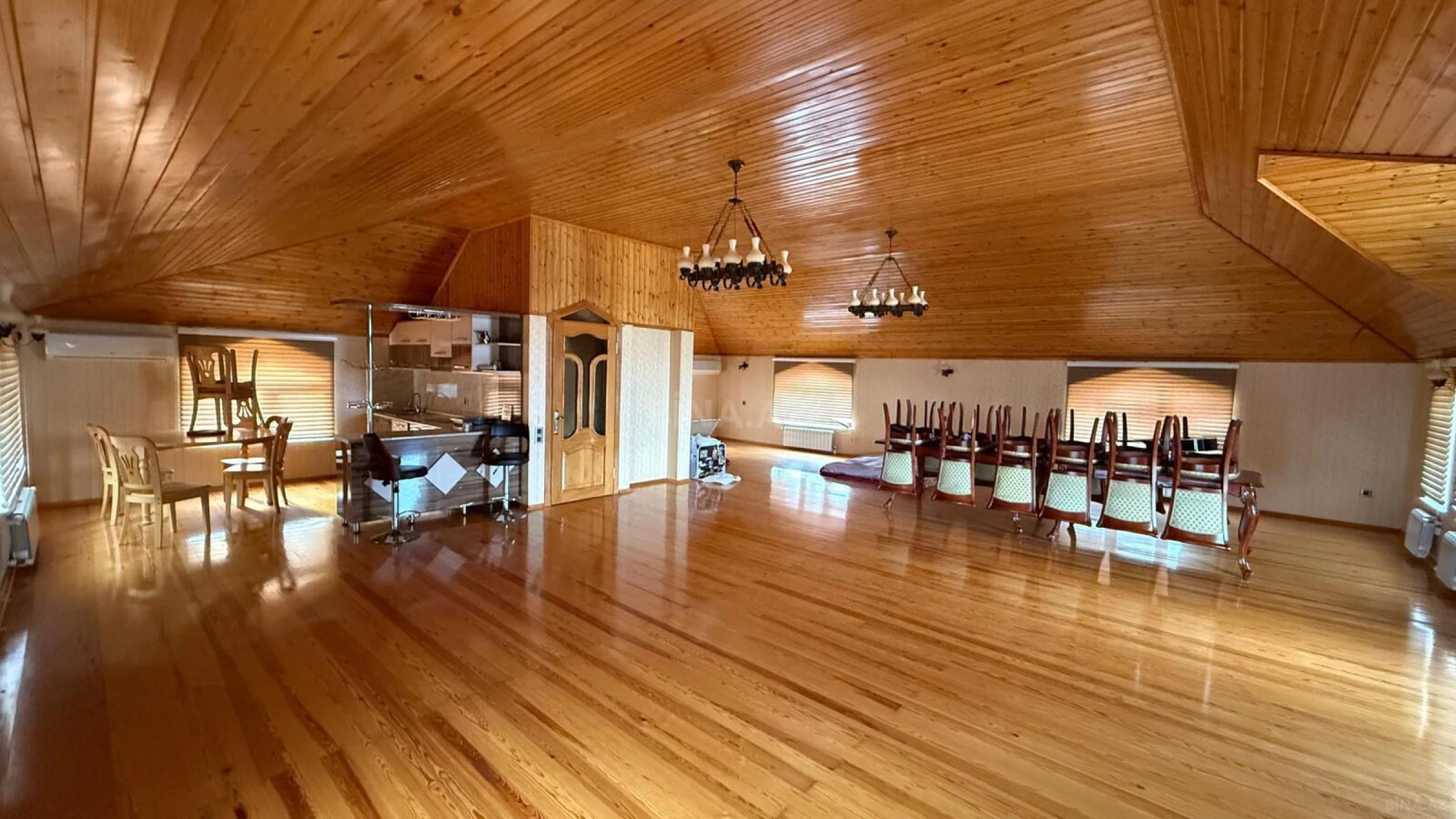 Satılır 8 otaqlı həyət evi 400 m²