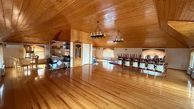 Satılır 8 otaqlı həyət evi 400 m²