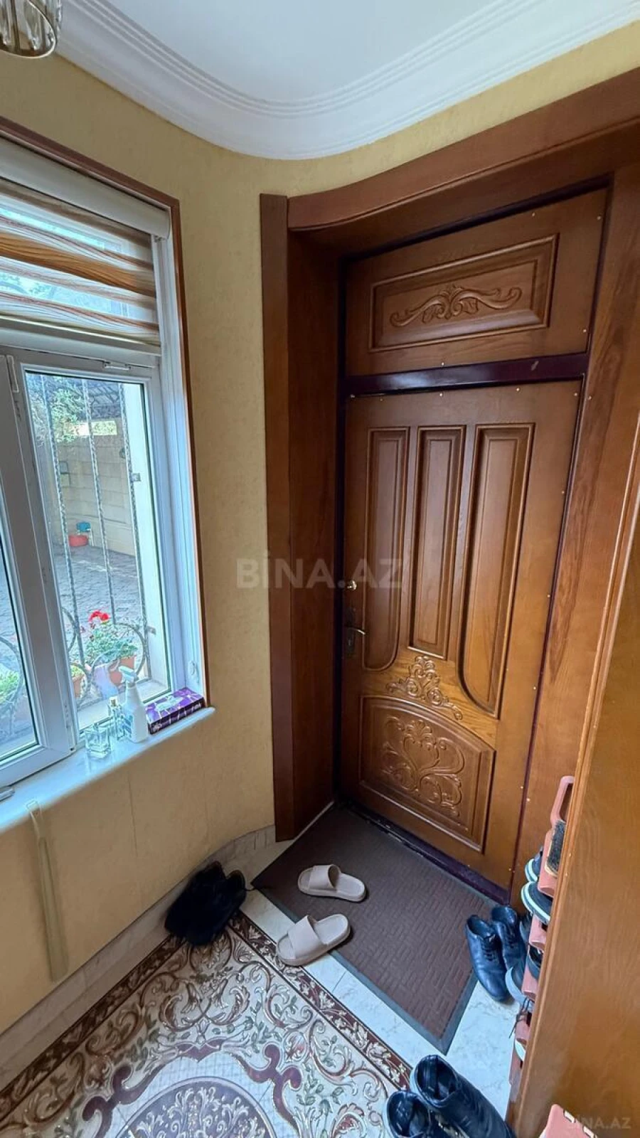 Satılır 8 otaqlı həyət evi 400 m²