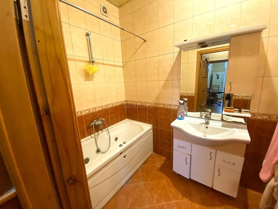 Satılır 2 otaqlı mənzil 74 m²