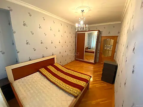 Satılır 2 otaqlı mənzil 74 m²