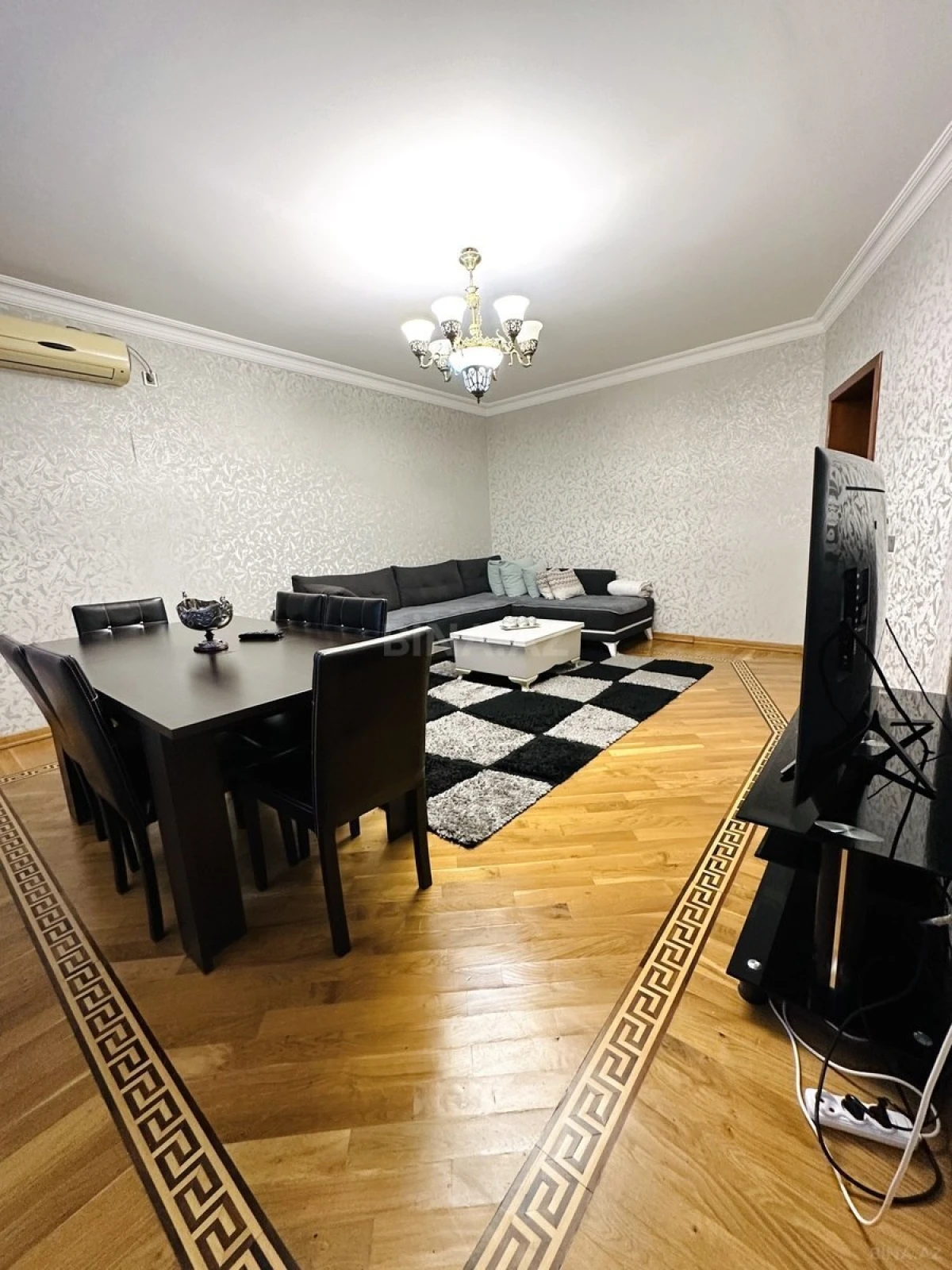 Satılır 6 otaqlı həyət evi 200 m²