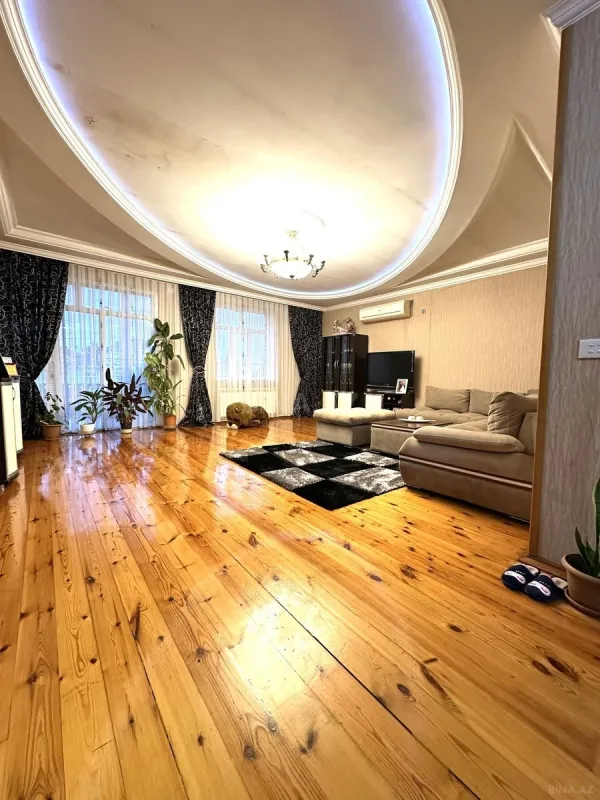 Satılır 6 otaqlı həyət evi 200 m²